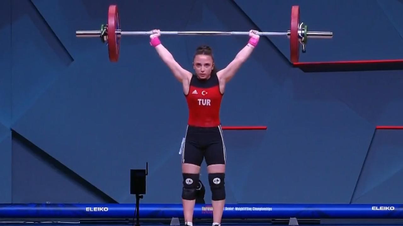 Türk idmançı İrəvanda qızıl medal qazandı, Azərbaycana həsr etdi