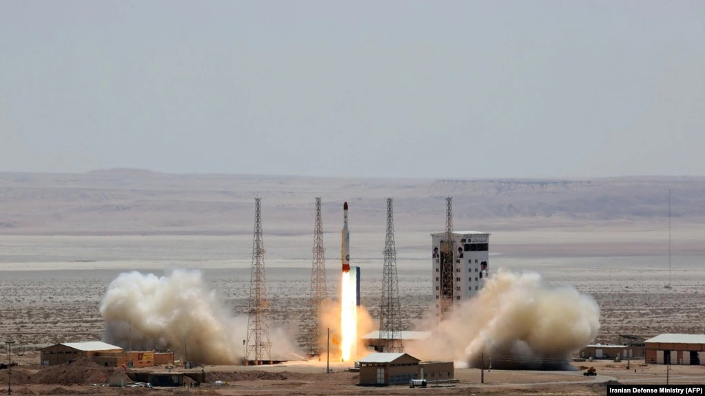 İran Müdafiə Nazirliyi peyk daşıyıcı raketin orbitə çatmadığını etiraf edib