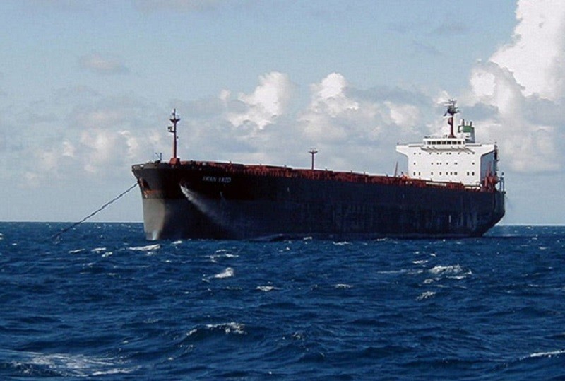 İran Oman dənizində neft tankerini ələ keçirib