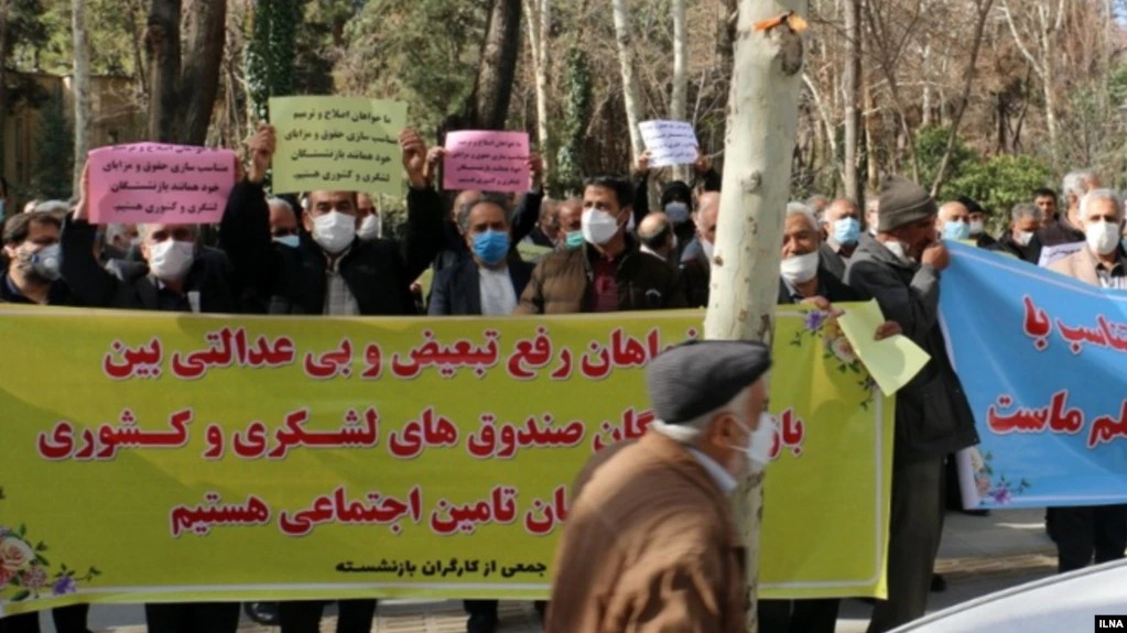 İranın beş şəhərində təqaüdçülər etiraz aksiyası keçirib: “Biz sizdən ancaq yalan eşitdik” - FOTOLAR