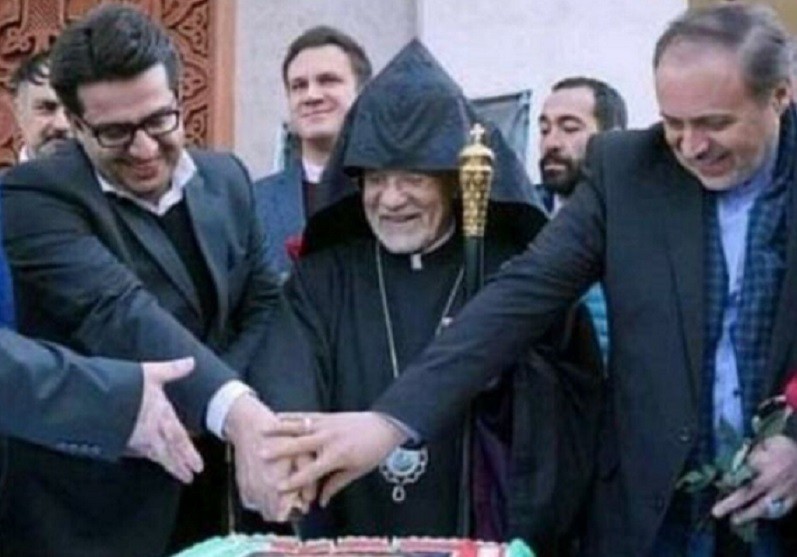 İranın Azərbaycandakı səfirinin erməni yepiskopla səmimi fotosu yayıldı