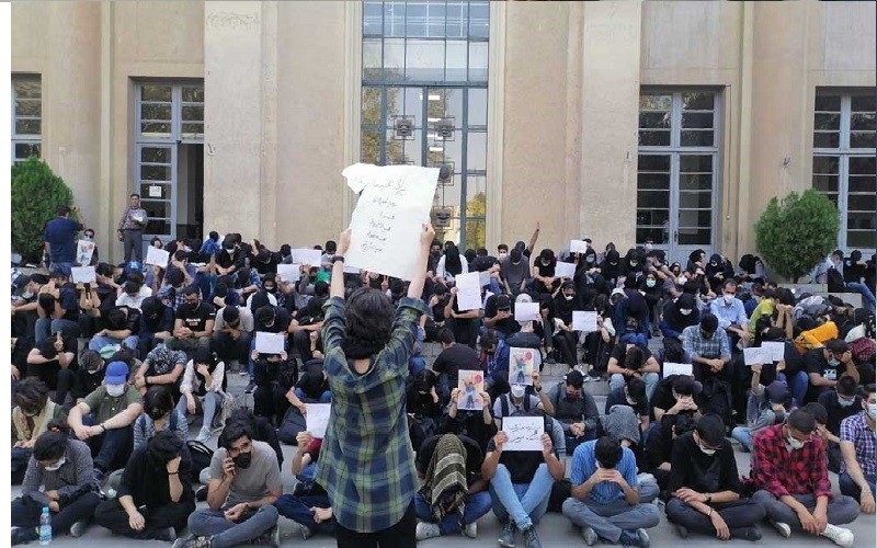 İran universitetlərində dərslər dayandırıldı: Tələbələr etirazlara başladı