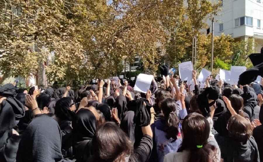 İran İnsan Haqları Təşkilatı: "Etiraz aksiyalarında 141 nəfər ölüb"