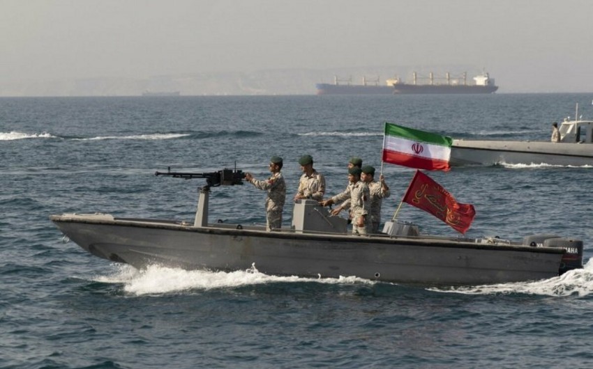 İran patrul qayığı ABŞ Hərbi Dəniz Qüvvələrinin gəmilərinə təhlükəli məsafədə yaxınlaşıb