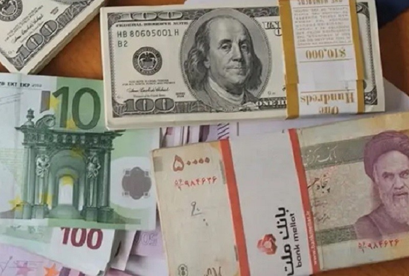 İranda dolların qiyməti artmaqda davam edir