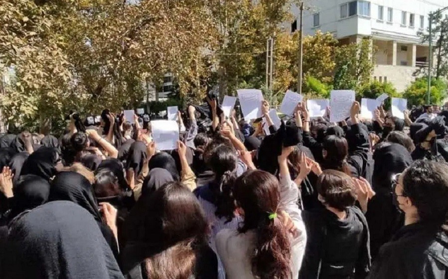 İranda etiraz aksiyalarının 1 ayı tamam olur