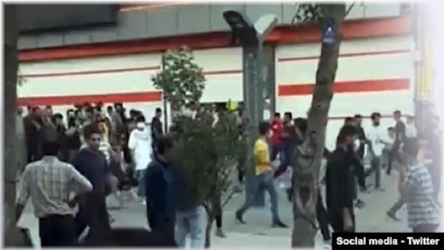 İranın Sənəndəc şəhərində qarşıdurma- Çoxlu sayda yaralı var-VİDEO