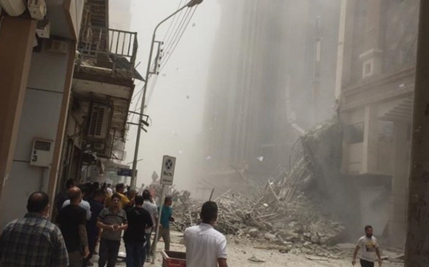 İranda çoxmərtəbəli bina çöküb, ölən və yaralananlar var