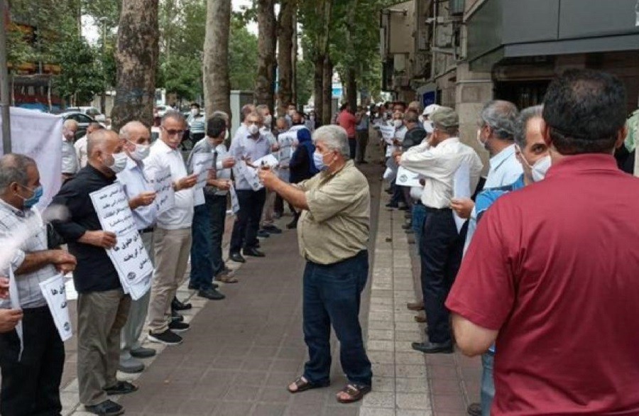 İranda təqaüdçülərin həftəlik etiraz aksiyası keçirilir