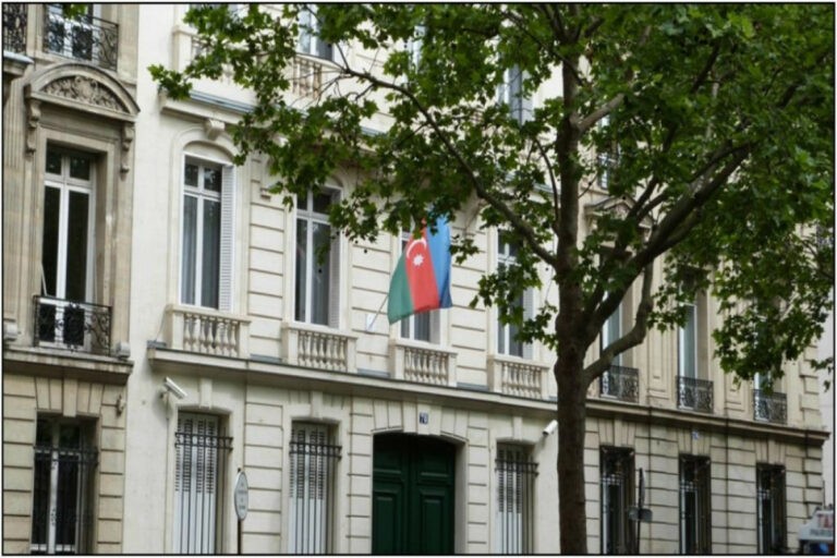 Fransada ermənilər Azərbaycan səfirliyinə qırmızı boya atıblar –Bakı Fransaya nota verdi