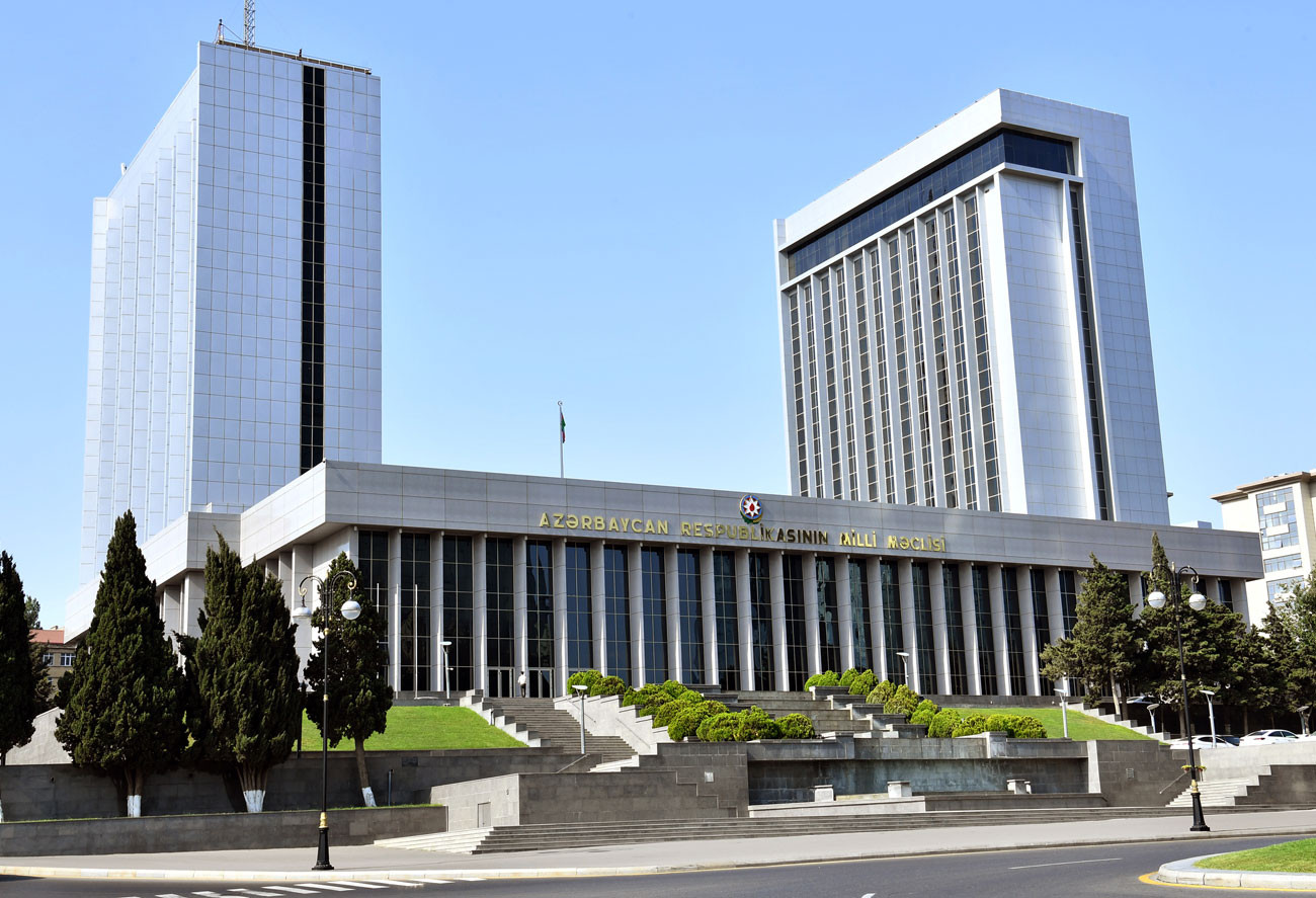 Qərbi azərbaycanlıların status məsələsi parlamentdə qaldırıldı
