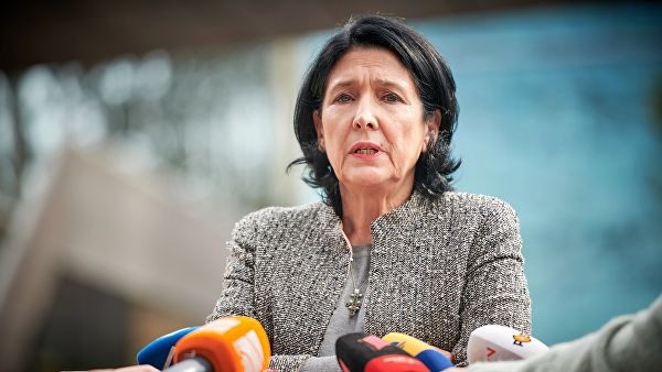 Gürcüstan prezidenti xalqa müraciət etdi, etiraz aksiyasını dəstəklədi –"Sizin yanınızdayam"