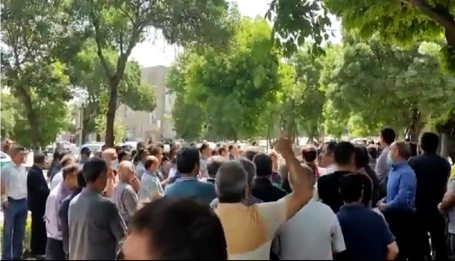Ərdəbildə təqaüdçülər etiraz aksiyası keçirib-VİDEO