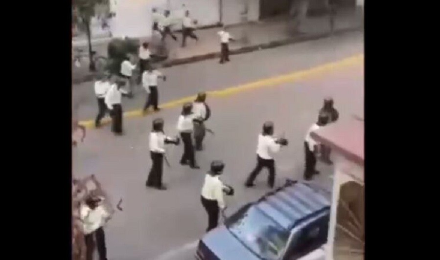 Ərdəbildə etirazçılar hökumət qüvvələrini qaçmağa məcbur etdi