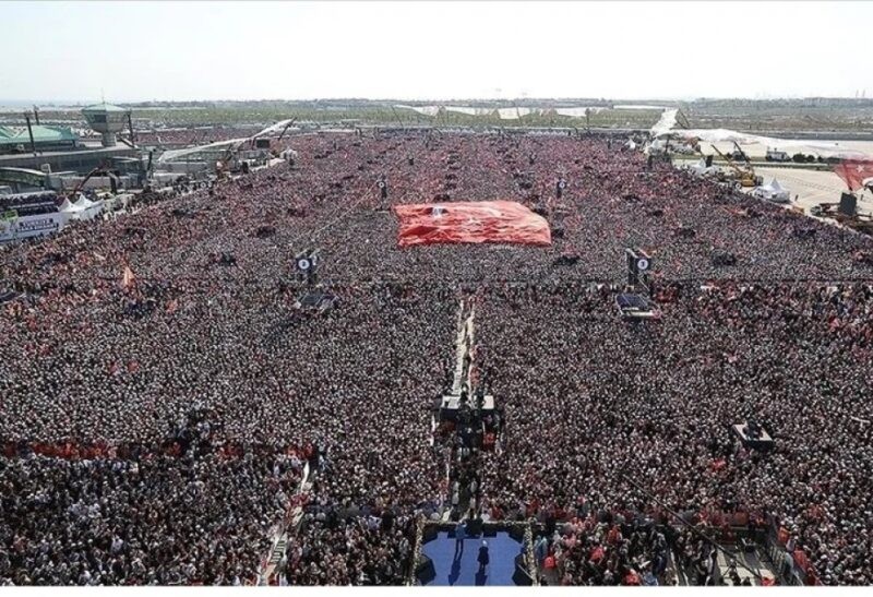 Ərdoğanın İstanbul mitinqində 1 milyon 700 min insan iştirak edib