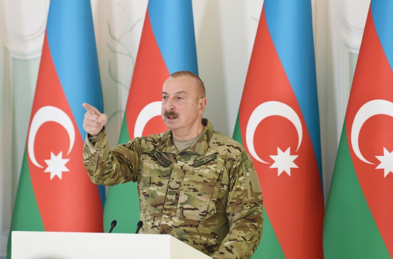 Prezident Zəfər Günü Şuşaya gedib hərbçilərlə görüşdü-FOTOLAR