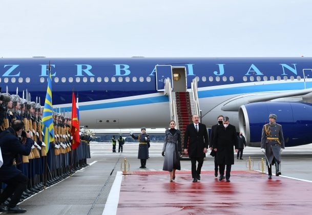 Prezident İlham Əliyev Rusiyaya rəsmi səfərə gedib