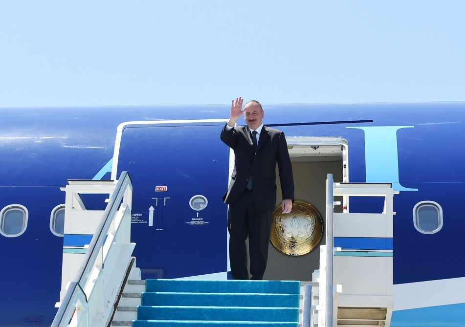 Prezident İlham Əliyev Özbəkistana səfərə gedib- Zirvə görüşündə iştirak edəcək