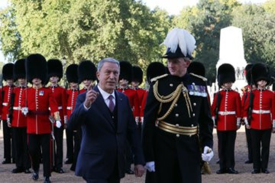 Türkiyə və Britaniya müdafiə nazirləri görüşüb
