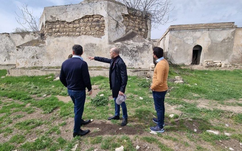 İsrail nümayəndələri Ağdamda ermənilərin dağıtdıqları abidələrlə tanış olublar