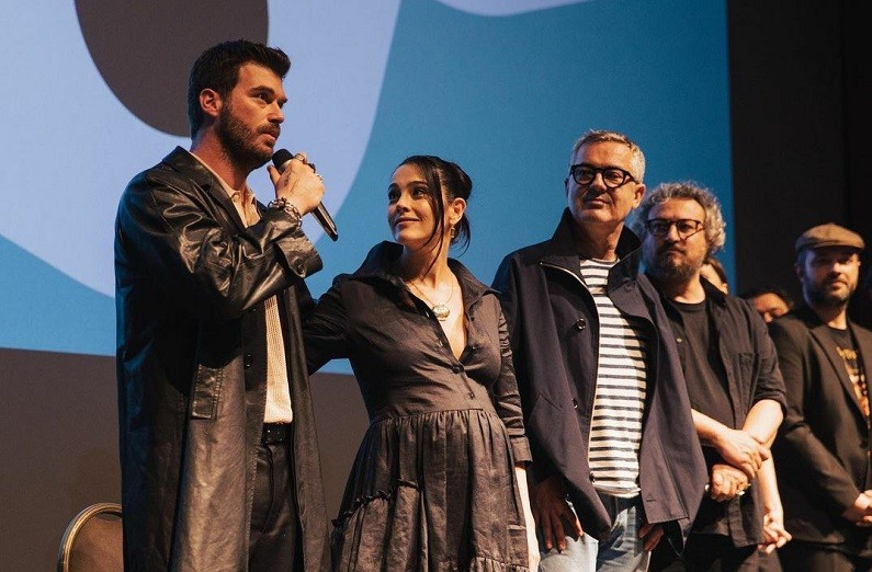 Azərbaycan dilində çəkilmiş “Qolçaq” filminin yaradıcı heyəti İstanbul festivalında mükafat aldı