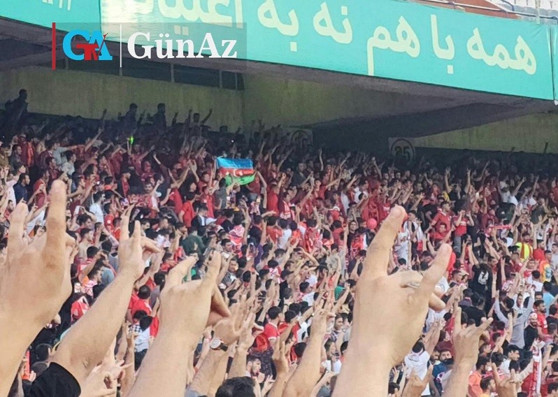 Tehranın "Azadi" stadionunda Azərbaycan bayraqları qaldırılıb